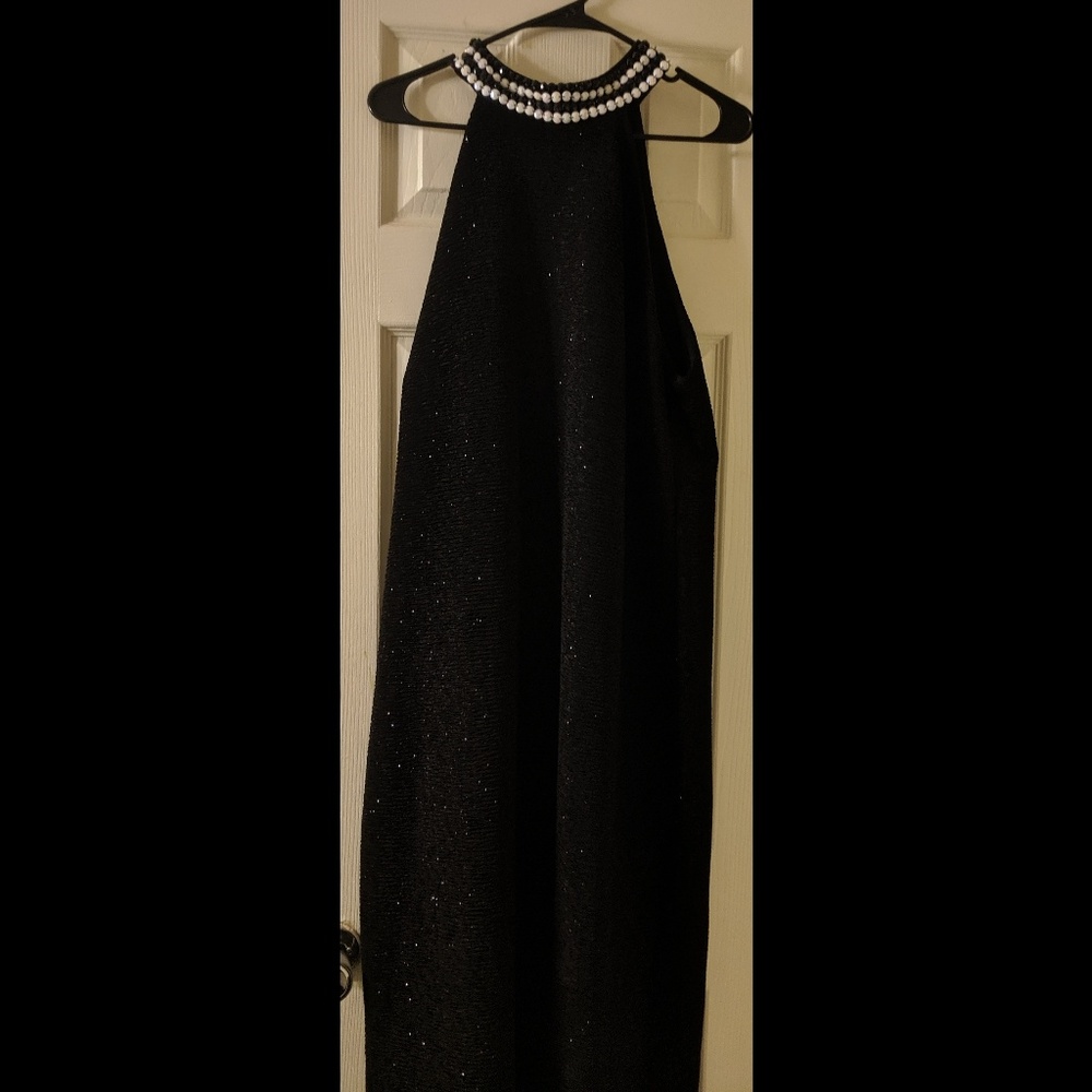 Gown - Picture 2 of 6